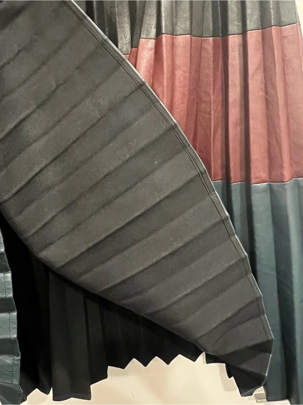 BCBGMaxAzria Black, Burgundy & Teal Pleated Midi Skirt - Picture 7 of 9